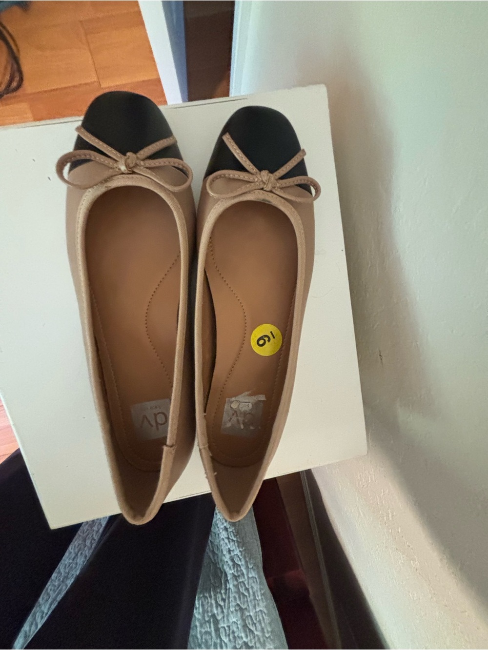 DV by Dolce Vita Beige and Black Cap Toe Ballet Flats with Bow. Size 9